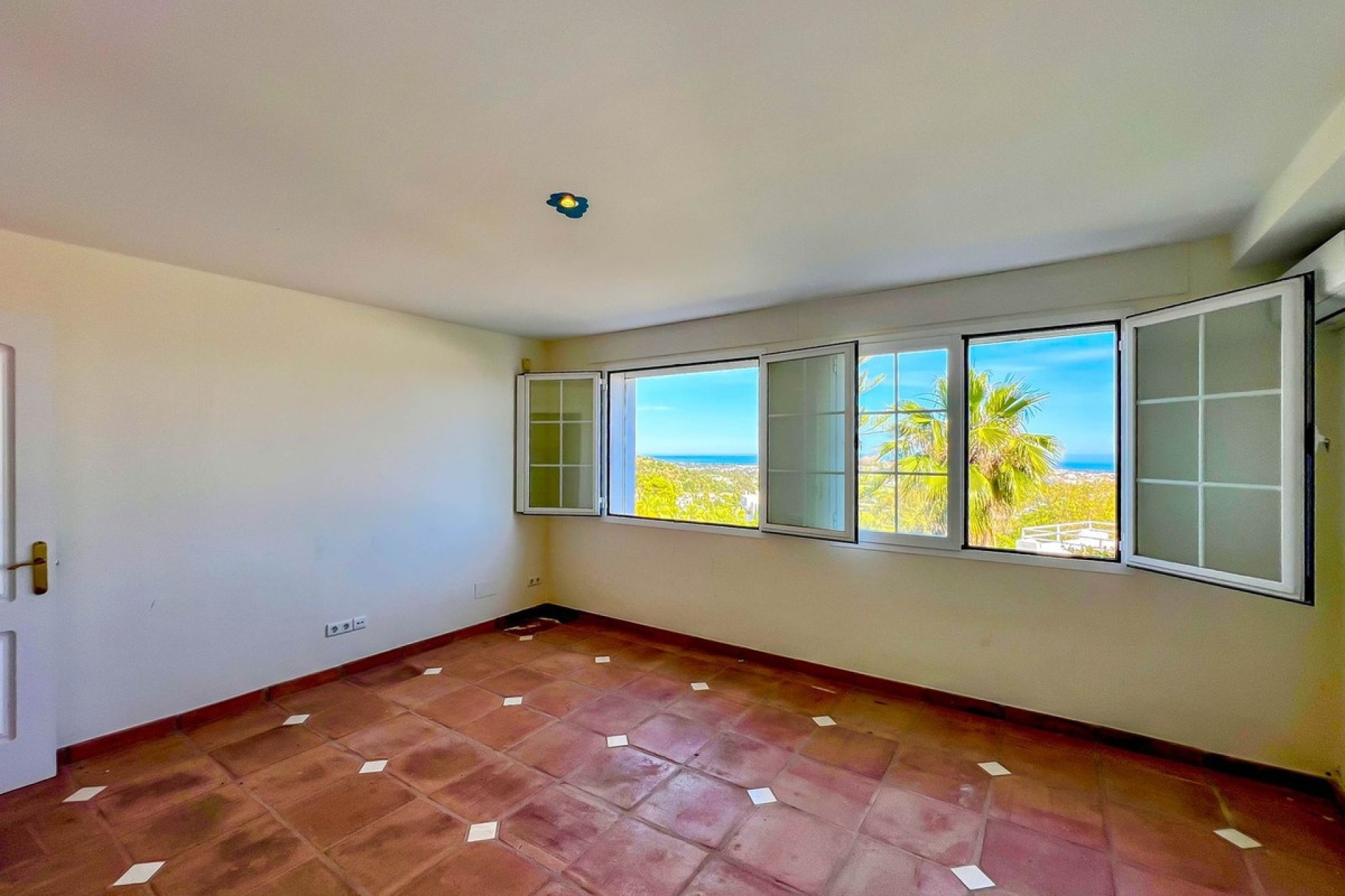 Resale - Villa - Benahavís - La Quinta