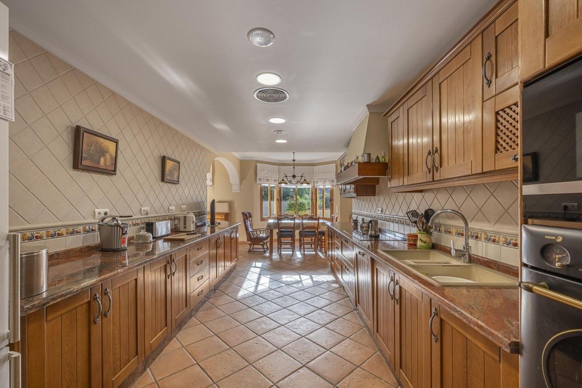 Resale - Villa - Benahavís - La Quinta