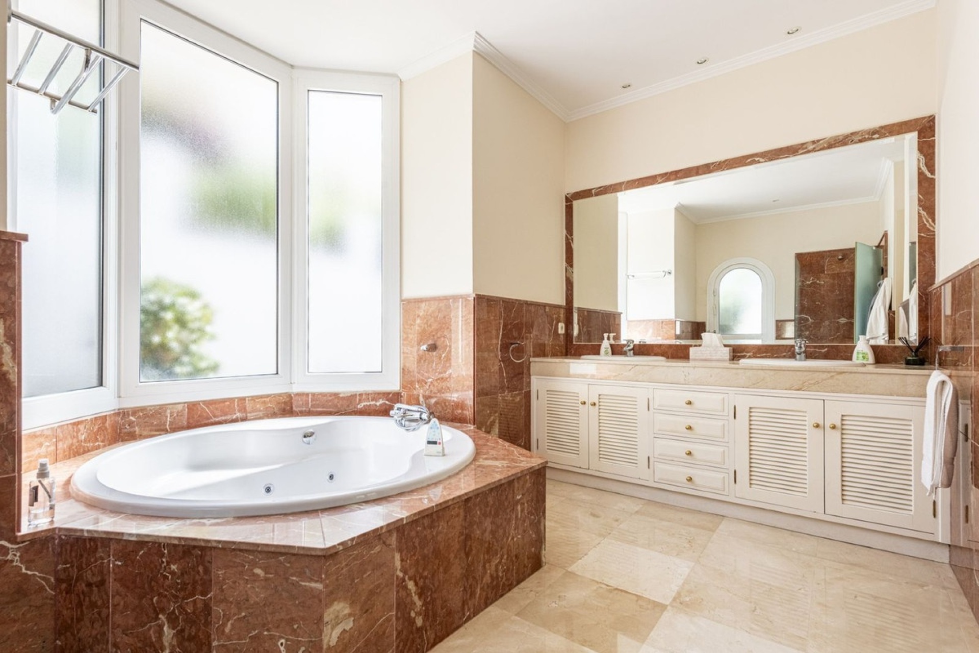 Resale - Villa - Benahavís - La Quinta