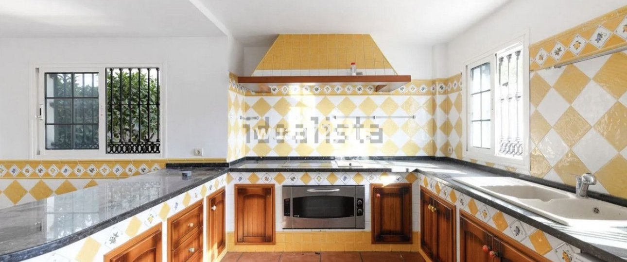 Resale - Villa - Benalmadena - Benalmadena Centro