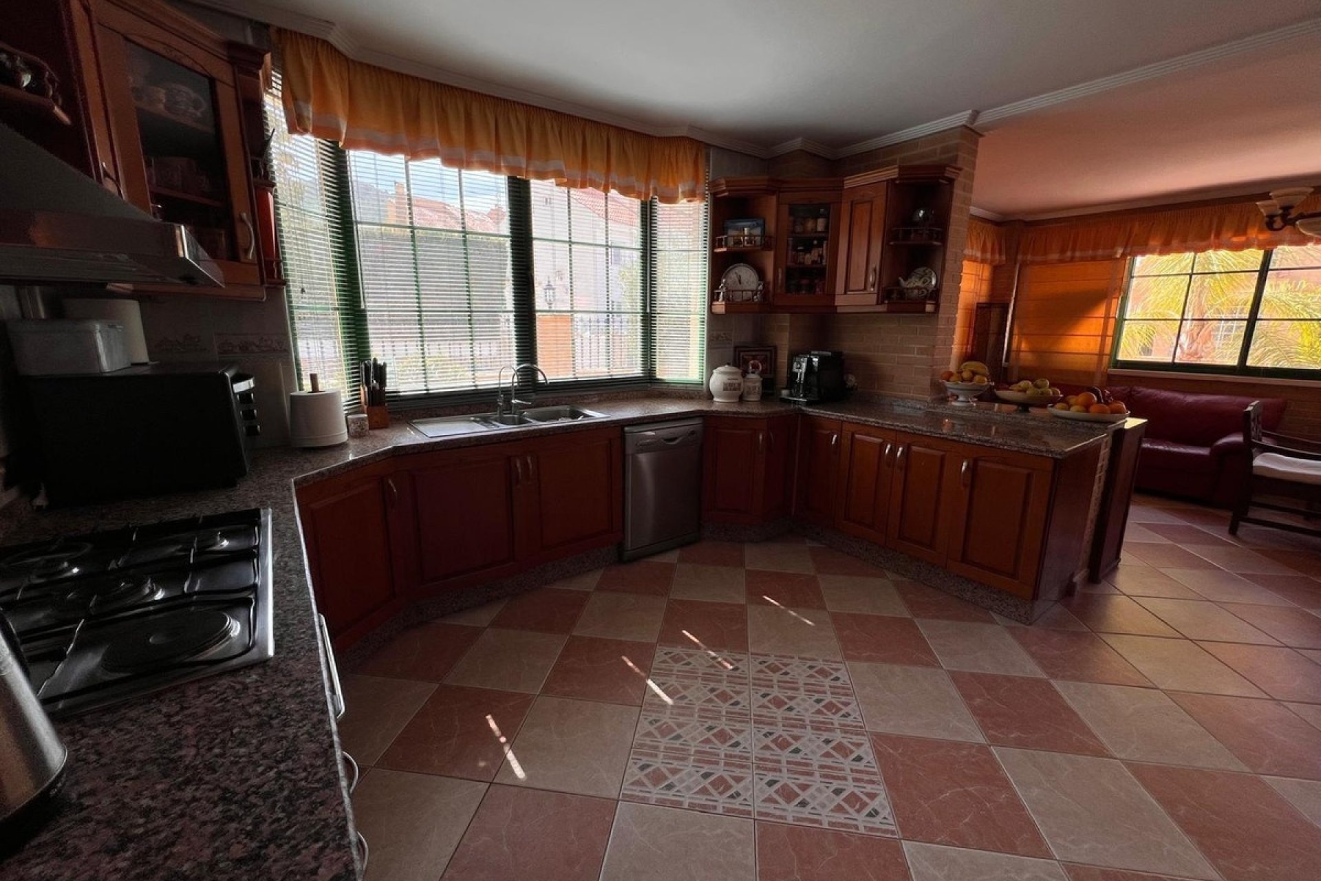 Resale - Villa - Benidorm - Benidorm Centro