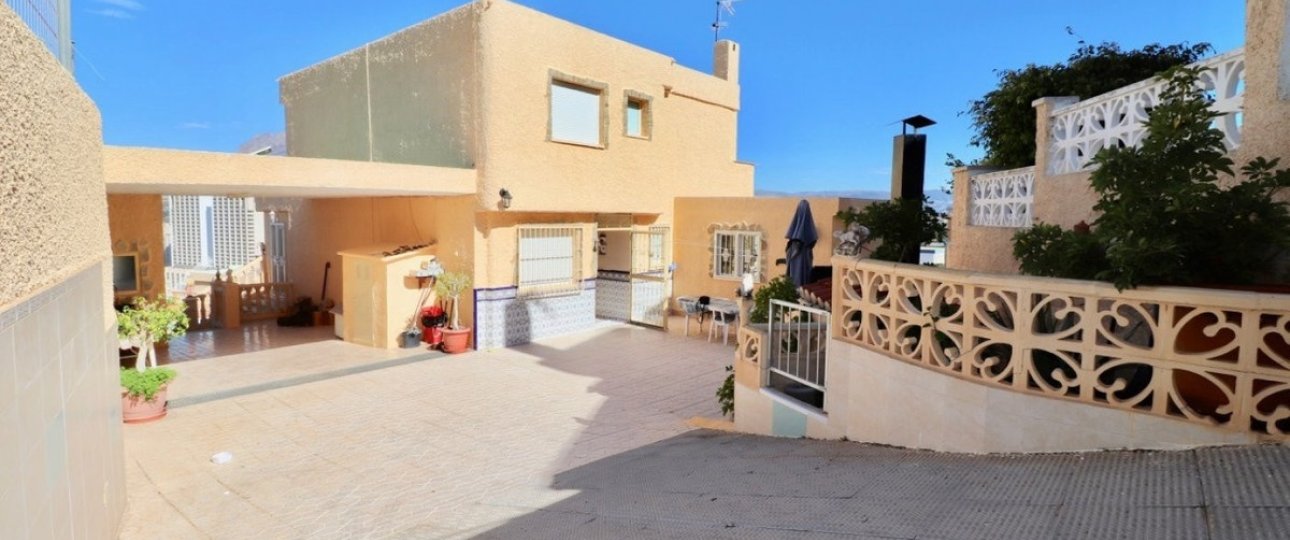 Resale - Villa - Benidorm - Benidorm Centro