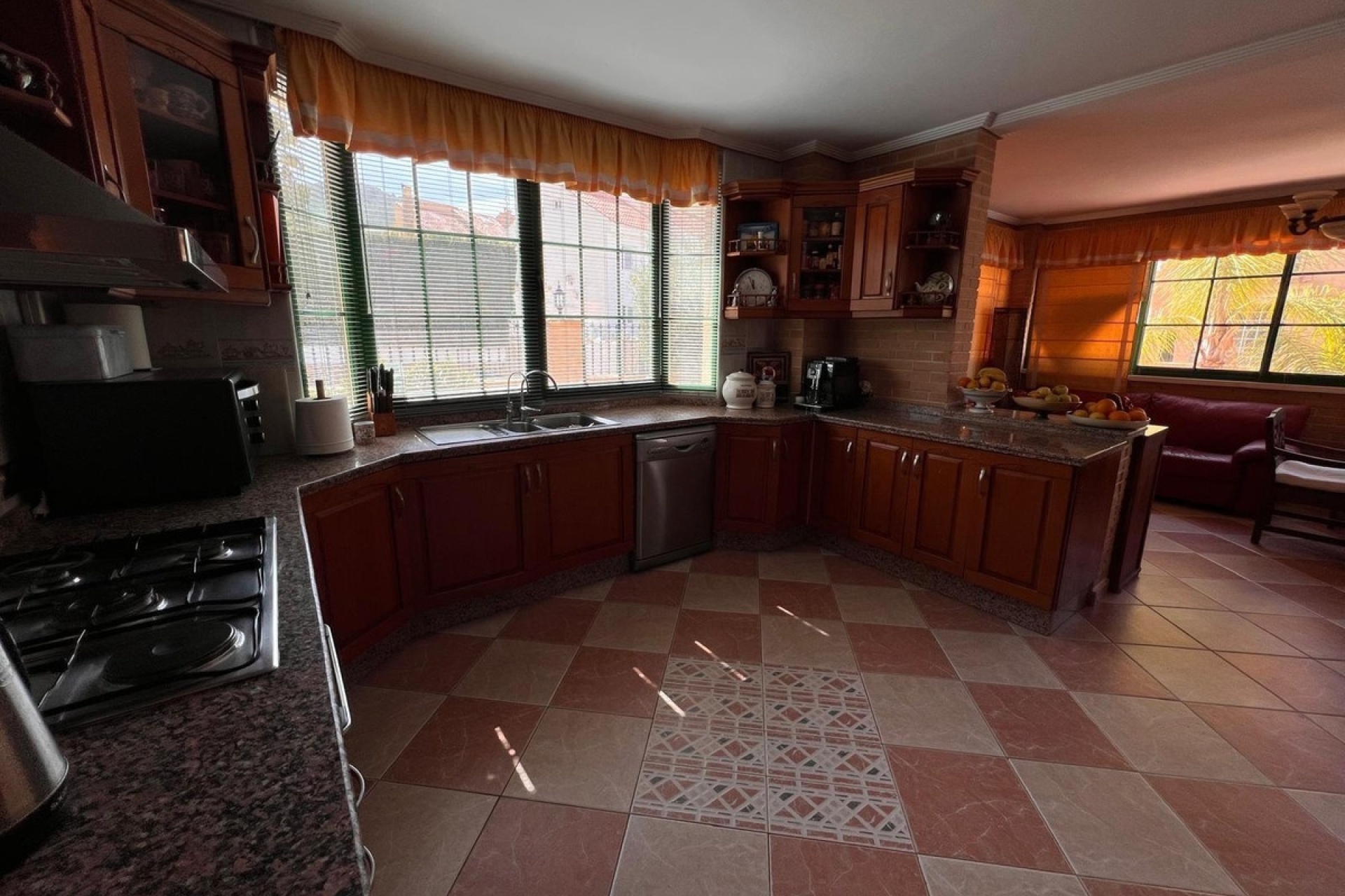 Resale - Villa - Benidorm - Benidorm Centro