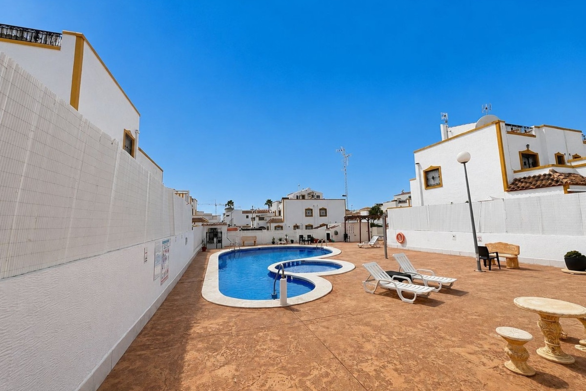 Resale - Villa - Benidorm - Urb Entre Naranjos