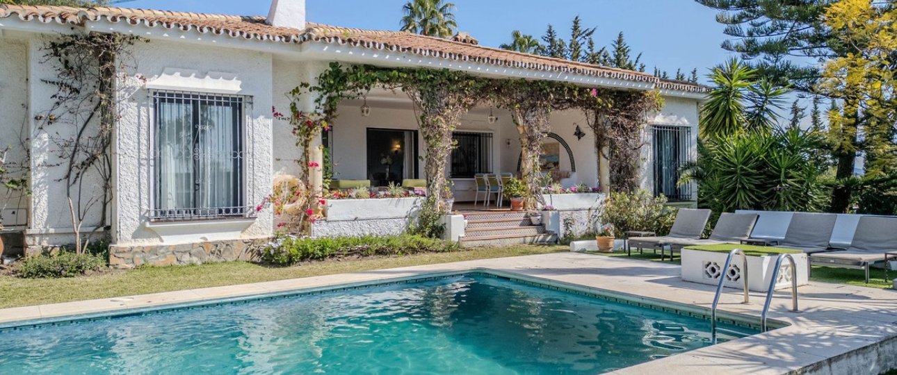 Resale - Villa - El Paraiso