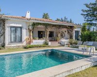 Resale - Villa - El Paraiso