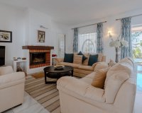 Resale - Villa - El Paraiso