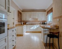 Resale - Villa - El Paraiso