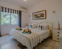 Resale - Villa - El Paraiso