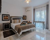 Resale - Villa - El Paraiso