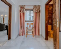 Resale - Villa - El Paraiso