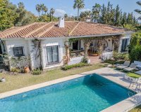 Resale - Villa - El Paraiso