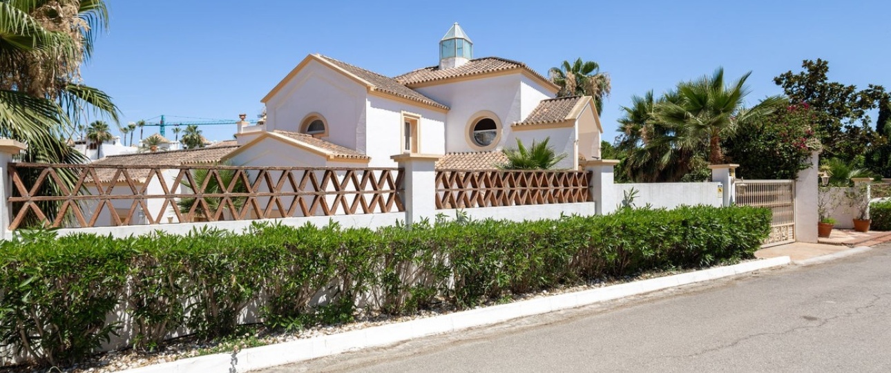 Resale - Villa - El Paraiso