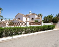 Resale - Villa - El Paraiso