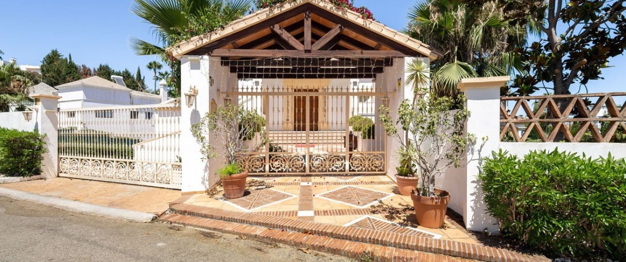 Resale - Villa - El Paraiso