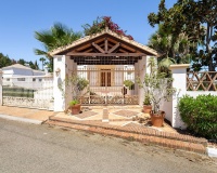 Resale - Villa - El Paraiso