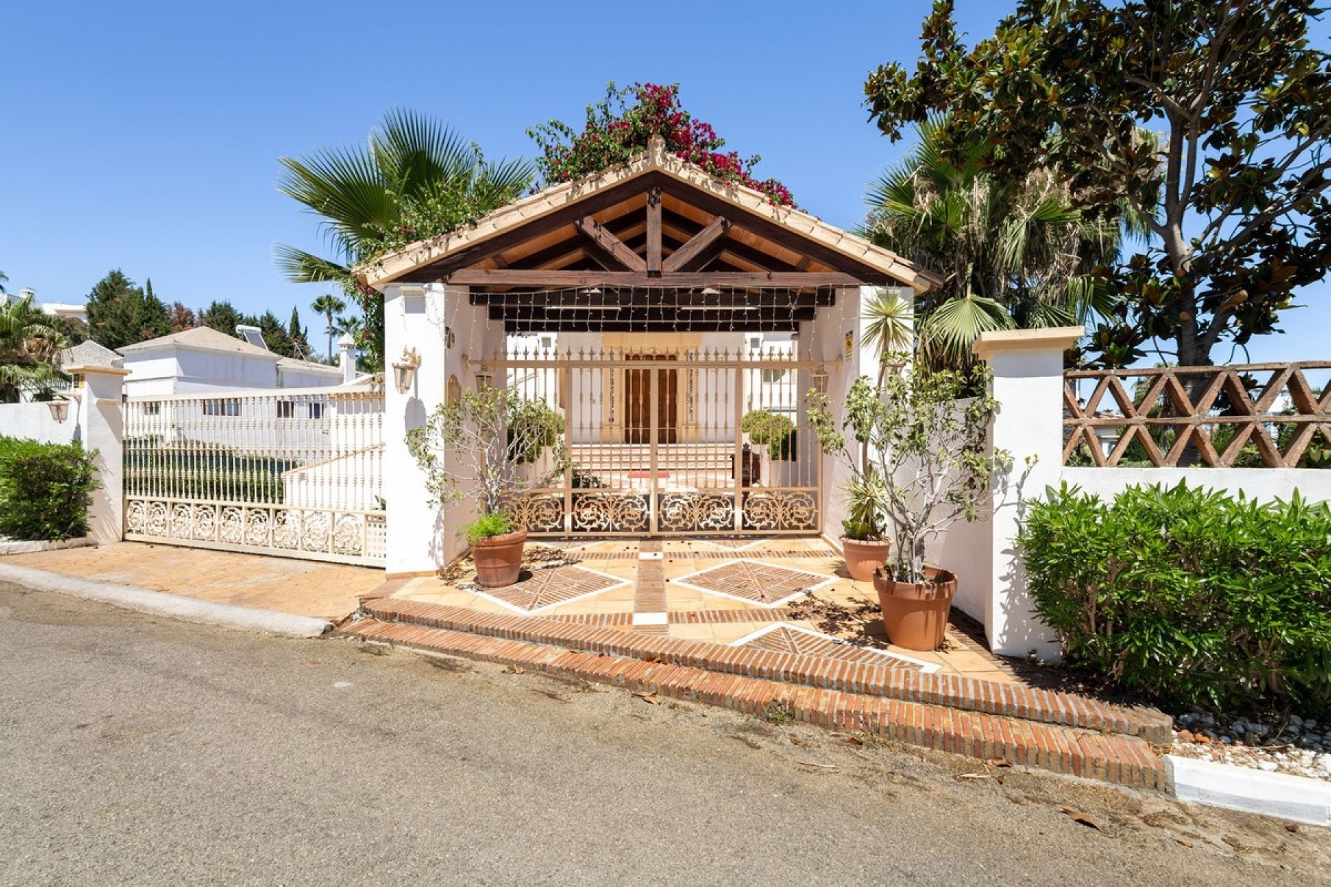Resale - Villa - El Paraiso