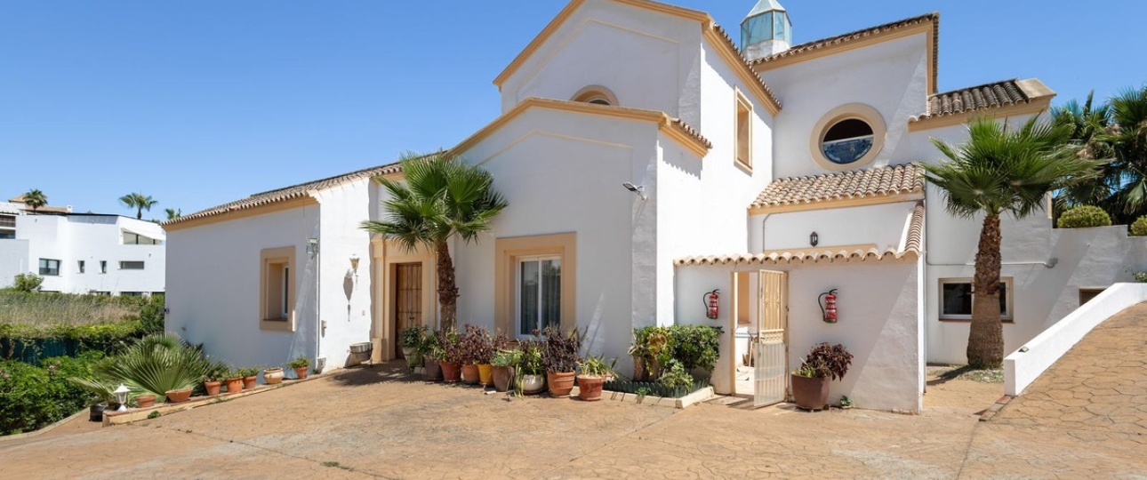 Resale - Villa - El Paraiso