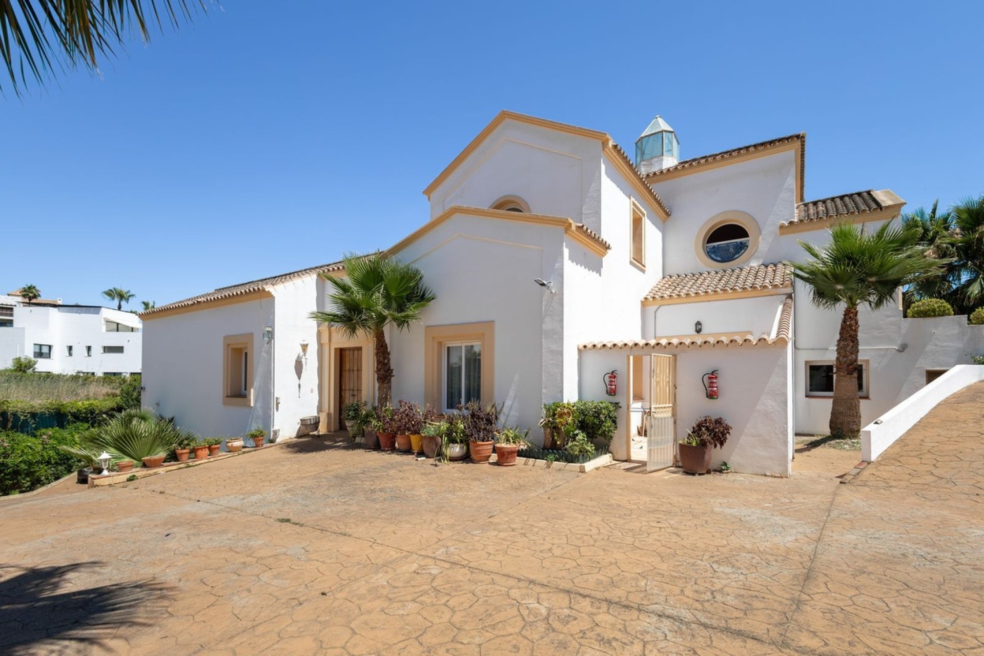 Resale - Villa - El Paraiso