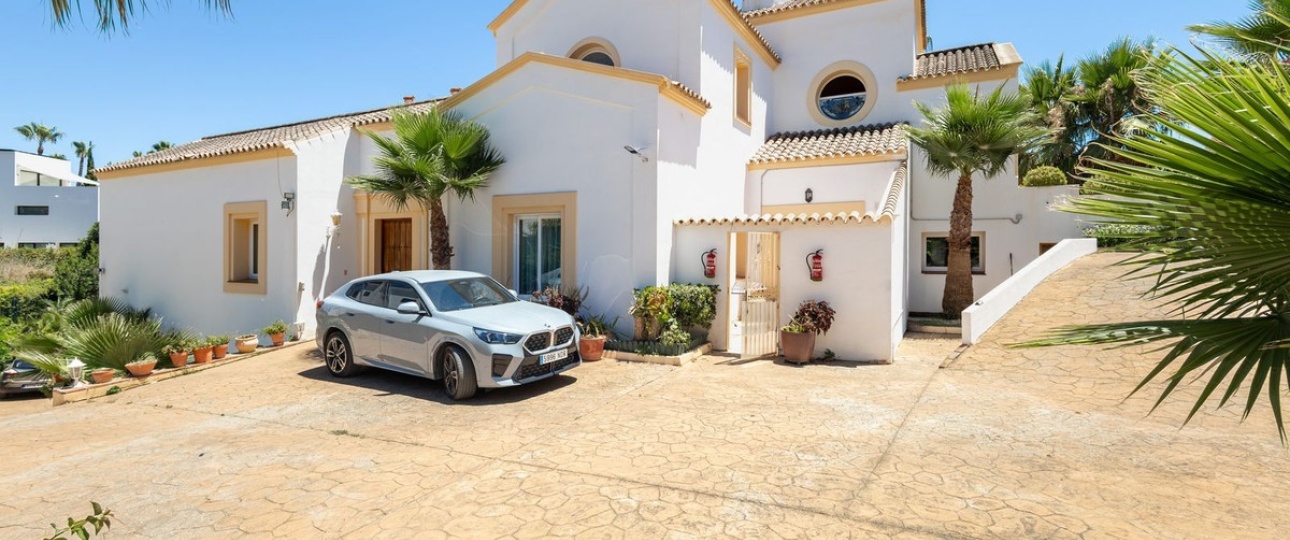 Resale - Villa - El Paraiso
