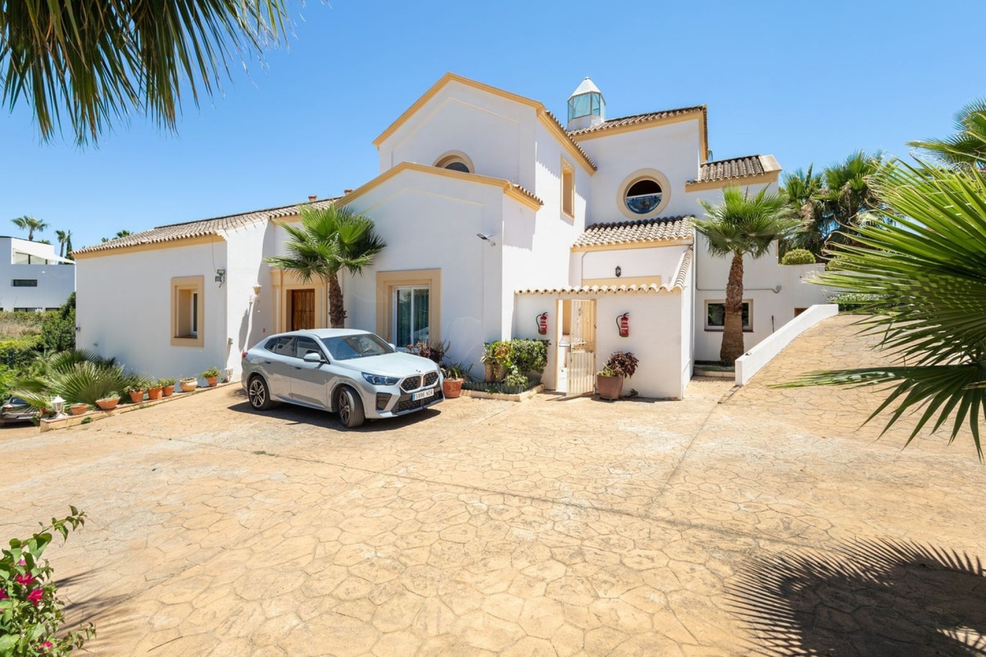 Resale - Villa - El Paraiso