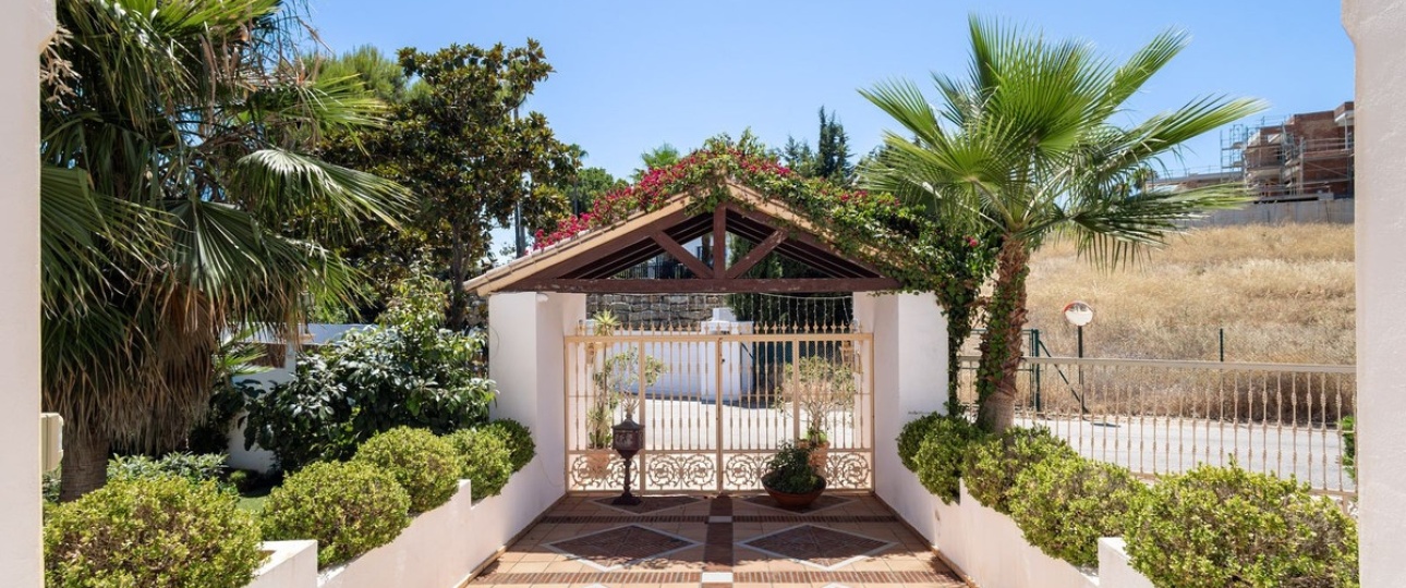 Resale - Villa - El Paraiso
