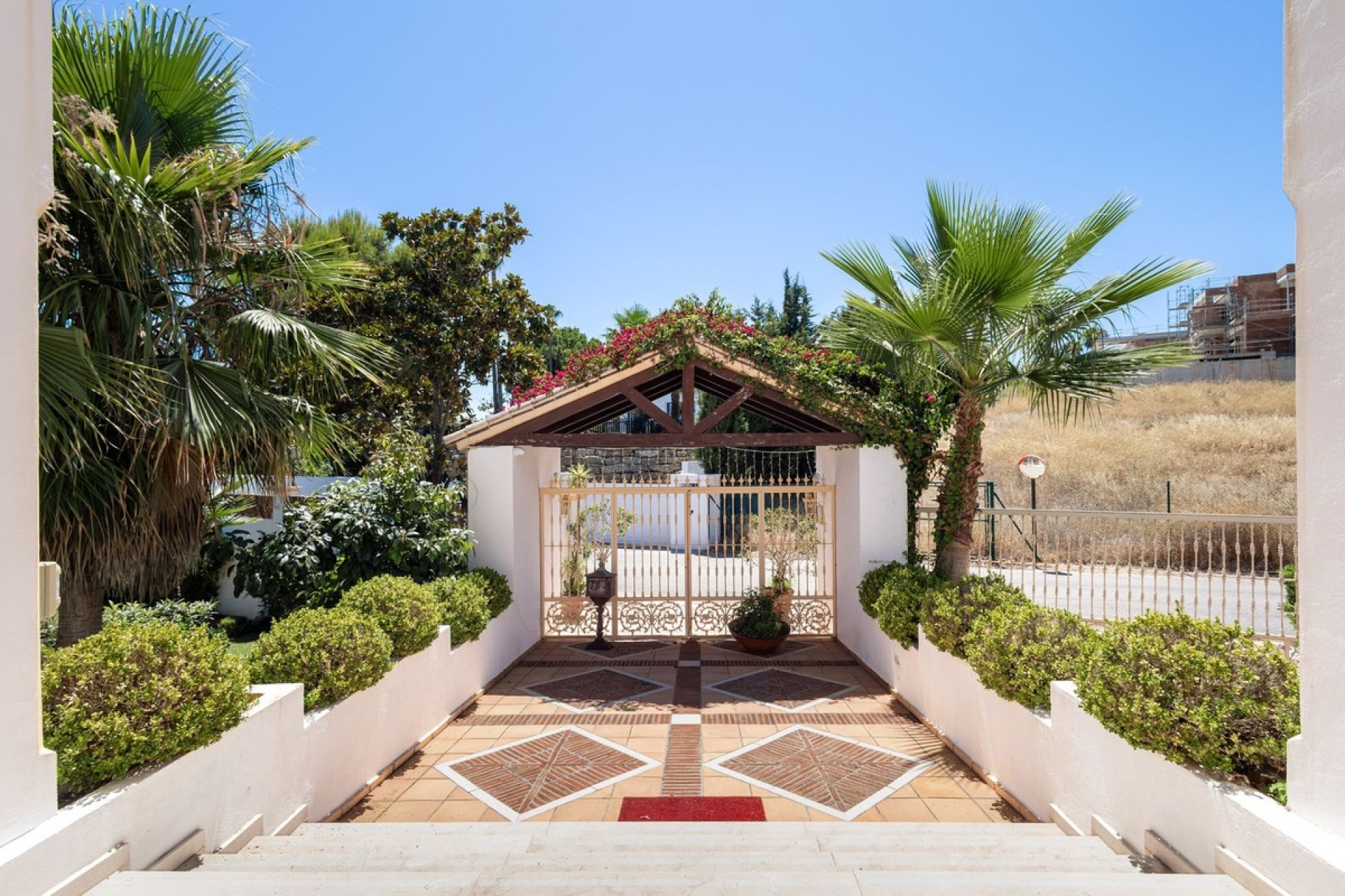 Resale - Villa - El Paraiso