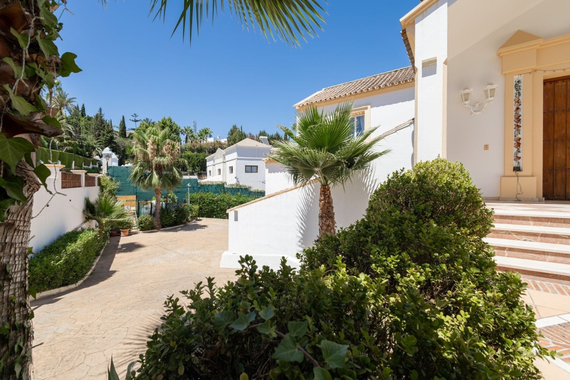 Resale - Villa - El Paraiso