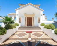 Resale - Villa - El Paraiso