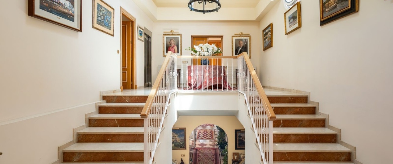 Resale - Villa - El Paraiso