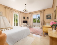 Resale - Villa - El Paraiso