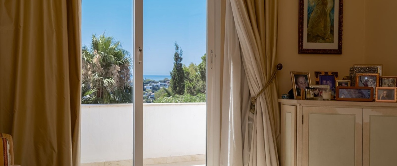 Resale - Villa - El Paraiso
