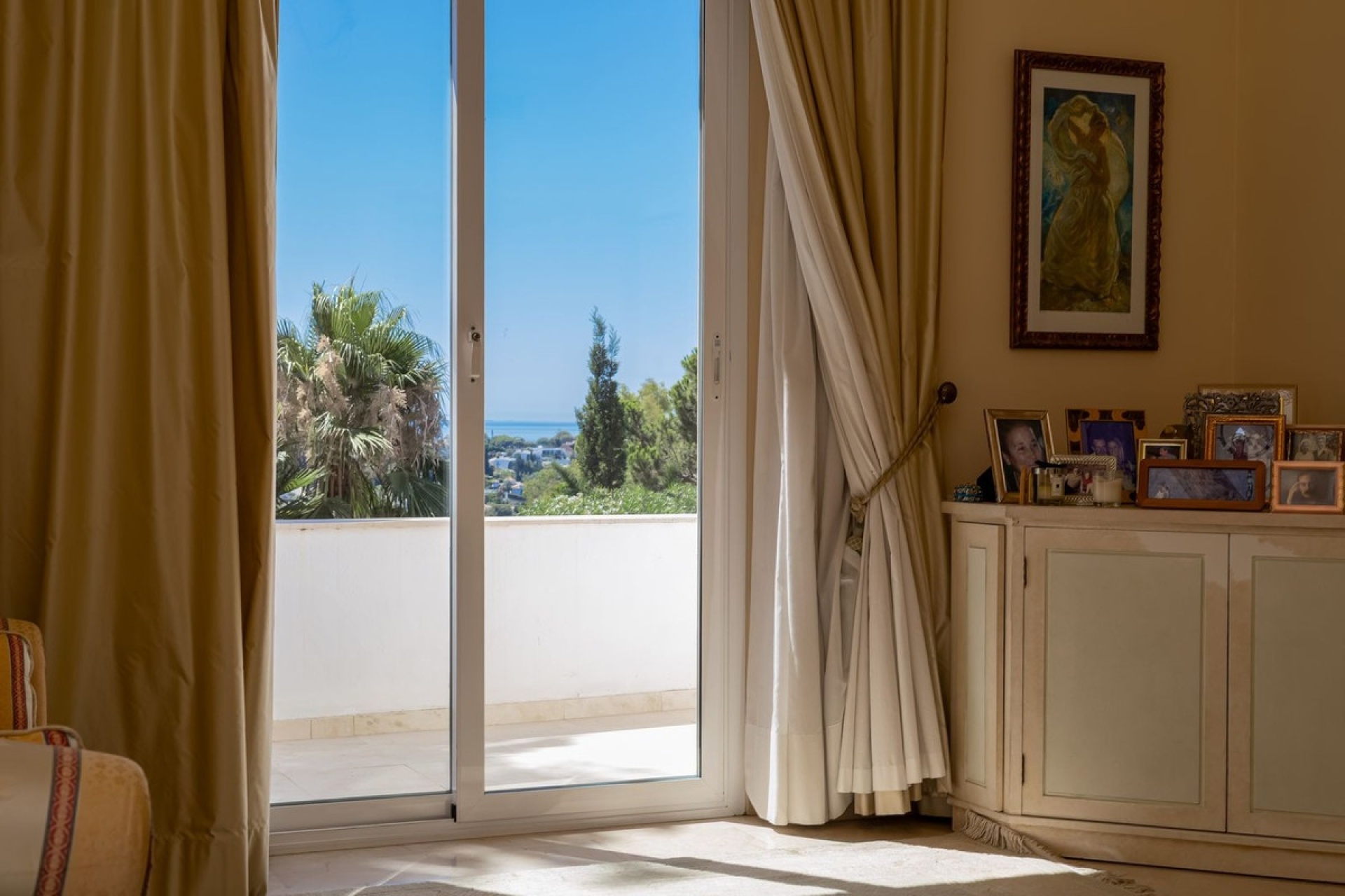 Resale - Villa - El Paraiso