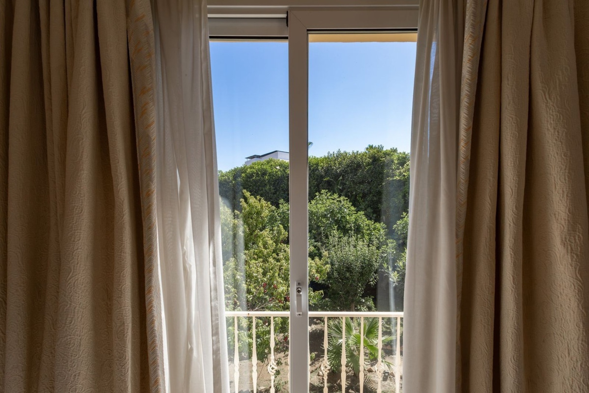 Resale - Villa - El Paraiso