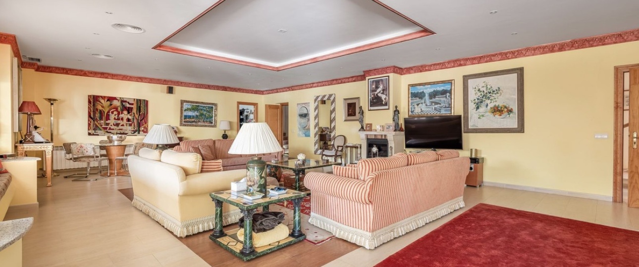 Resale - Villa - El Paraiso