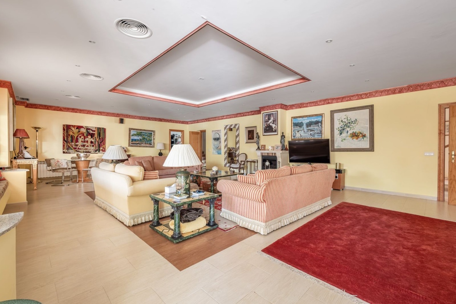 Resale - Villa - El Paraiso