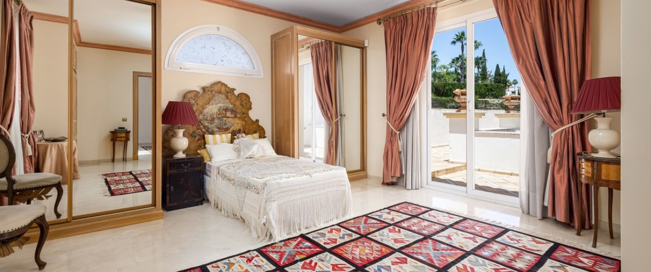 Resale - Villa - El Paraiso