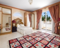 Resale - Villa - El Paraiso
