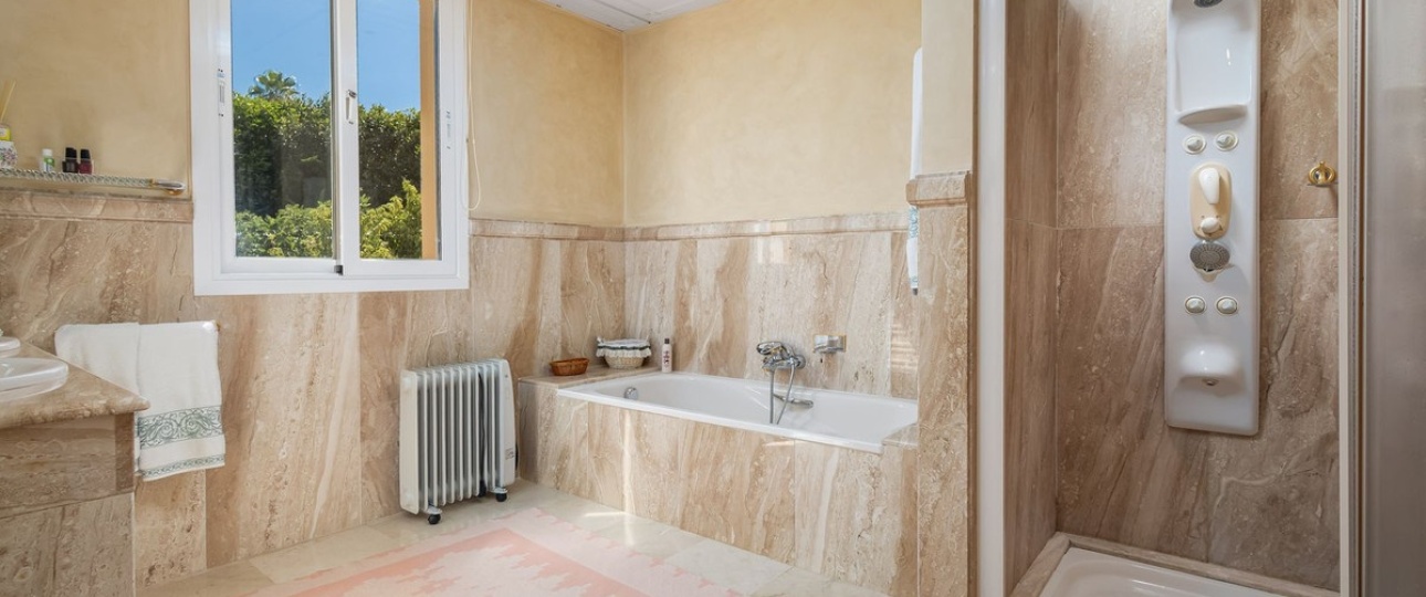 Resale - Villa - El Paraiso