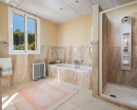 Resale - Villa - El Paraiso