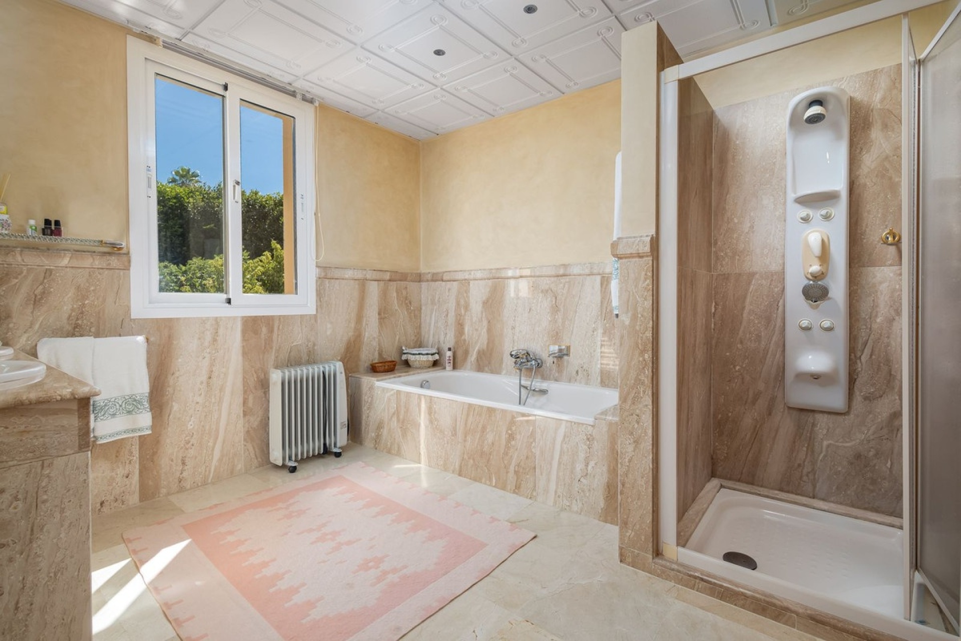 Resale - Villa - El Paraiso