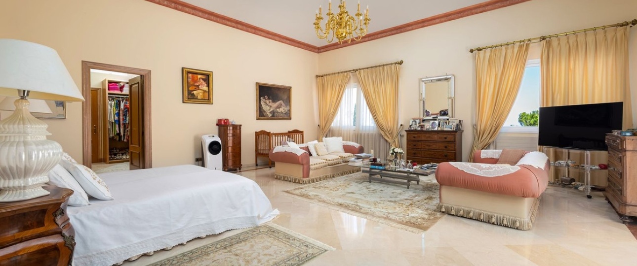Resale - Villa - El Paraiso