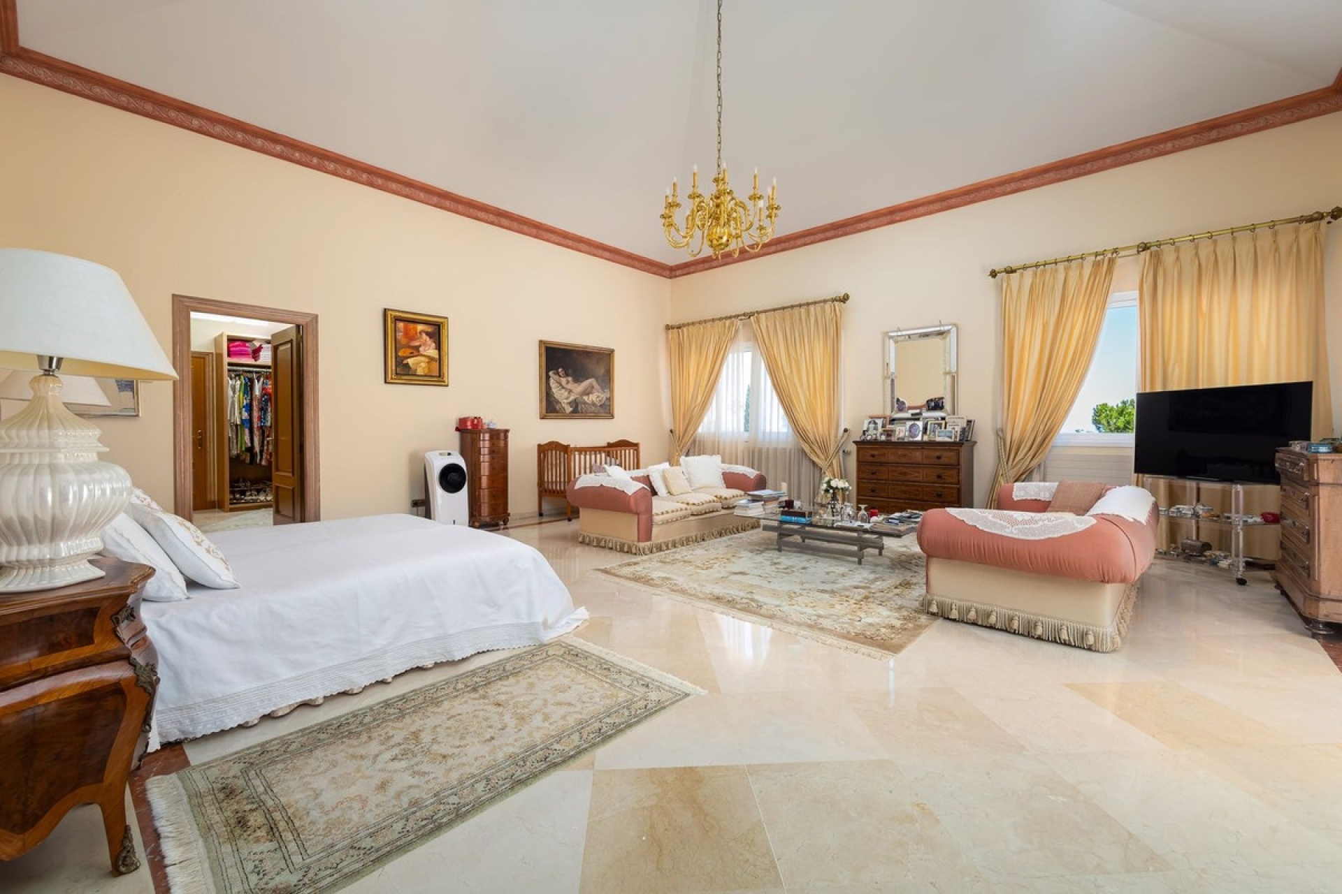 Resale - Villa - El Paraiso