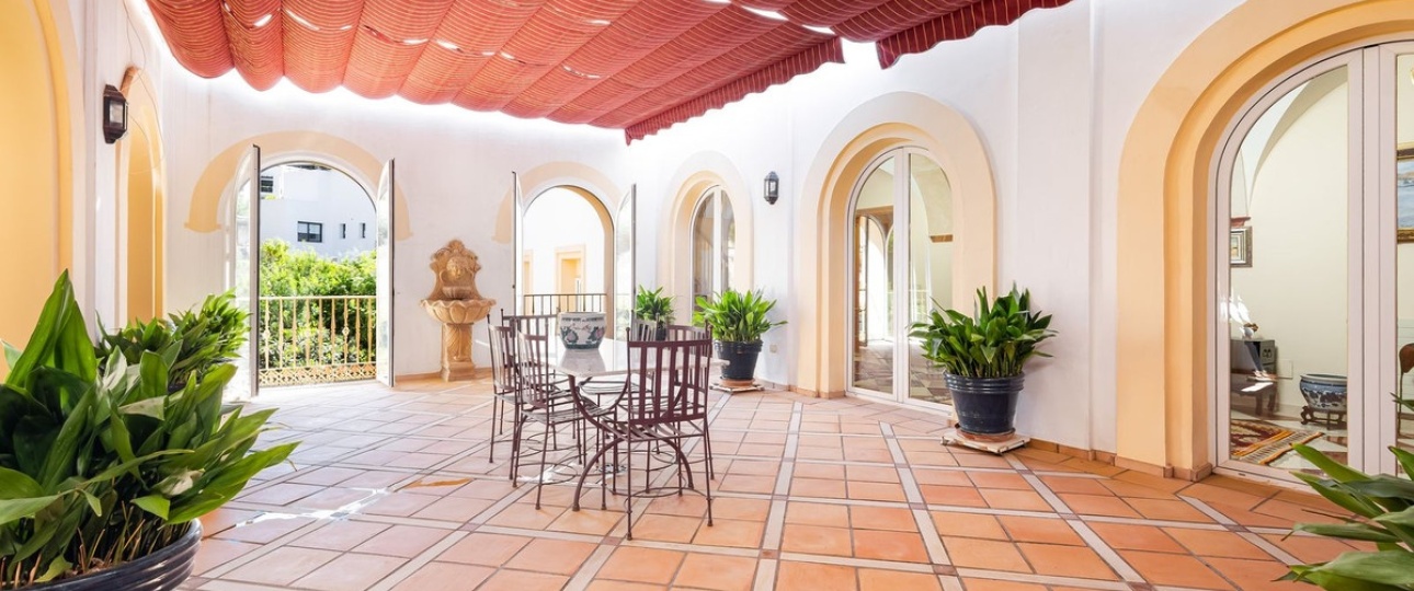 Resale - Villa - El Paraiso