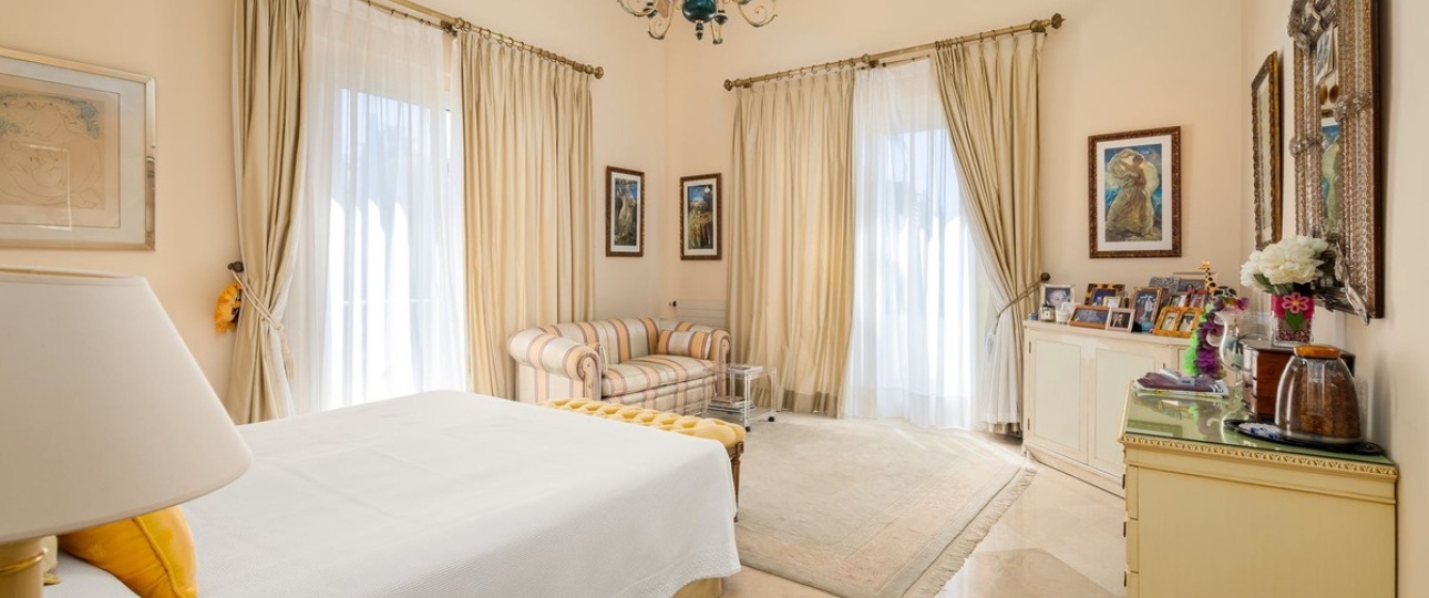 Resale - Villa - El Paraiso