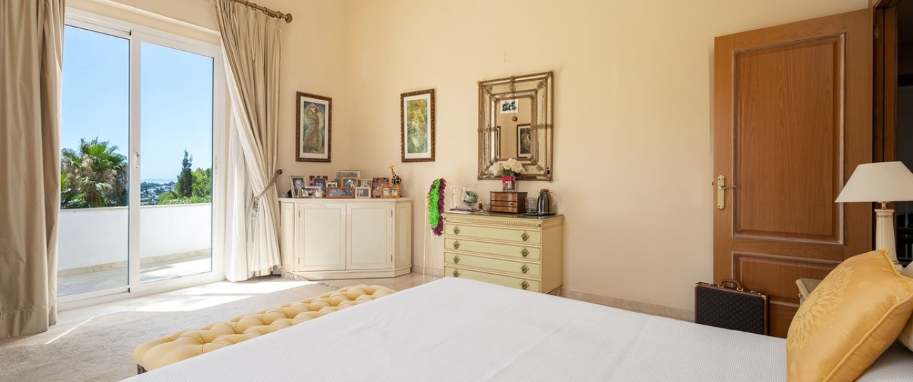 Resale - Villa - El Paraiso