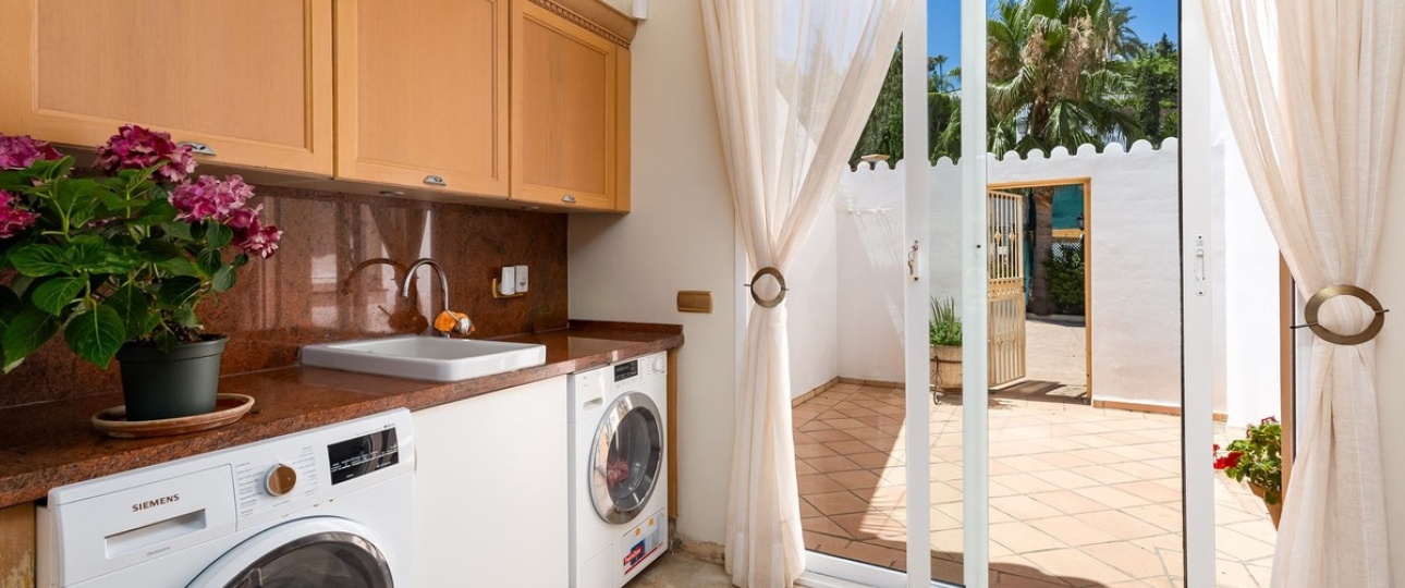 Resale - Villa - El Paraiso