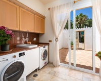 Resale - Villa - El Paraiso