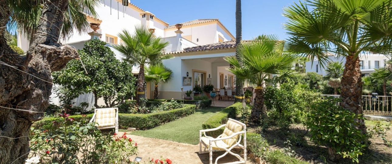 Resale - Villa - El Paraiso