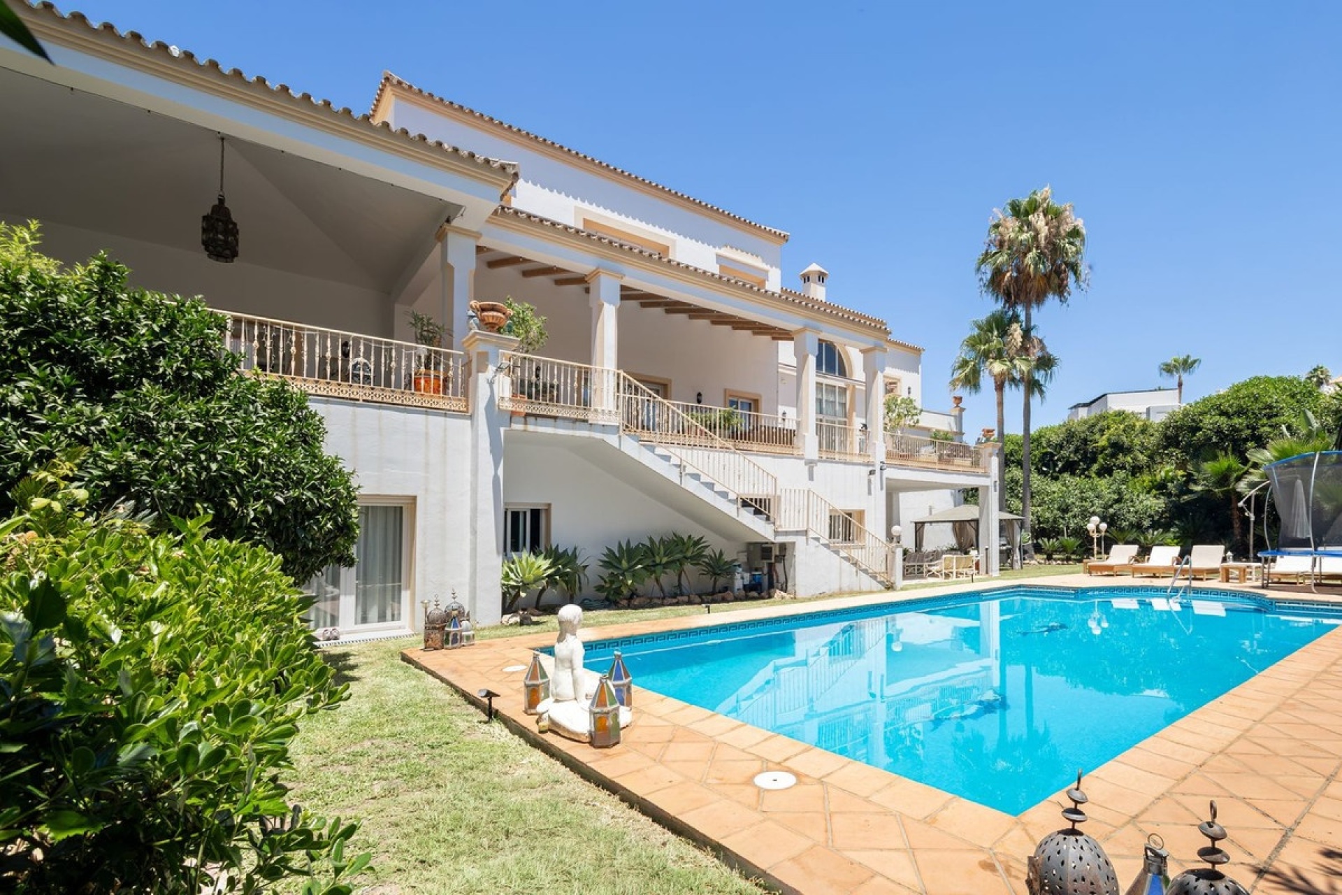 Resale - Villa - El Paraiso